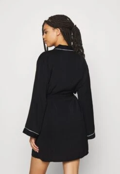 Anna Field AMANDA SATIN DRESSING GOWN - Bademantel - Black 8 Anna Field AMANDA SATIN DRESSING GOWN - Bademantel - Black -Anna Field 2ed7ad8212184e4ca1dc1b97ba75f567