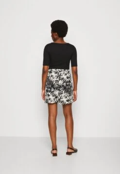 Anna Field Shorts - Black/off-white 8 Anna Field Shorts - Black/off-white -Anna Field 3a9846adea8c4808a36cdb49e64ed70f